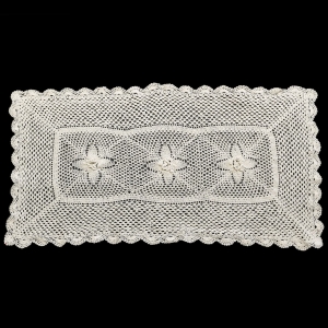 58431 SZYDEŁKO BIEŻNIK LAUFER SERWETA PLASTYCZNE KWIATY 91 X 50 CM (1).JPG