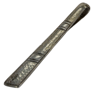 59057 SREBRNA SPINKA DO KRAWATA Z RYTOWANYM WZOREM WAGA 8,8 G (1).JPG