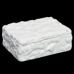 59173 WŁOCHY CERAMICZNA BOMBONIERA SZKATUŁA RELIEFY W LIŚCIE I KWIATY KONICZYNY (1).jpg