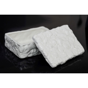 59173 WŁOCHY CERAMICZNA BOMBONIERA SZKATUŁA RELIEFY W LIŚCIE I KWIATY KONICZYNY (4).JPG