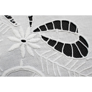 59255 BOŻE NARODZENIE OBRUS AŻUROWE HAFTY MOTYWY ŚWIĄTECZNE 74 x 74 CM (4).JPG