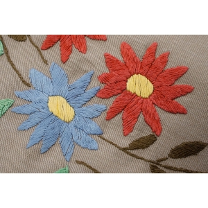 59260 BEŻOWY HAFTOWANY BIEŻNIK SERWETA KWIATY HAFT WYPUKŁY 135 X 50 CM (4).JPG