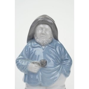 59302 RYBAK Z FAJKĄ FIGURKA W STONOWANYCH BARWACH W STYLU DUŃSKIM (3).JPG