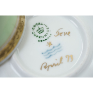 59474 ROYAL COPENHAGEN STAREŃKA FILIŻANKA MOKKA ZE SPODKIEM SELEDYNOWA (6).JPG