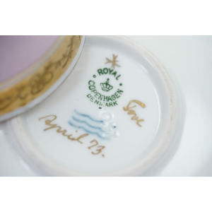 59475 ROYAL COPENHAGEN STAREŃKA FILIŻANKA MOKKA ZE SPODKIEM RÓŻOWA (6).JPG