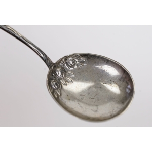 59581 ANTIKO SREBRNA ŁYŻECZKA DO ŚMIETANKI KONFITUR Z RÓŻĄ PRÓBA 800 WAGA 12,6 G (4).JPG