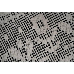 59795 SZYDEŁKO KREMOWA SERWETKA W KWIATKI 79 X 33 CM (2).JPG
