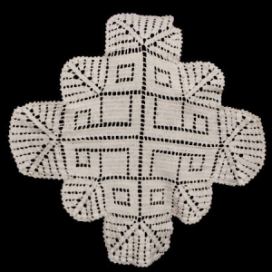 59968 SZYDEŁKO SERWETA O CIEKAWYM KSZTAŁCIE.jpg