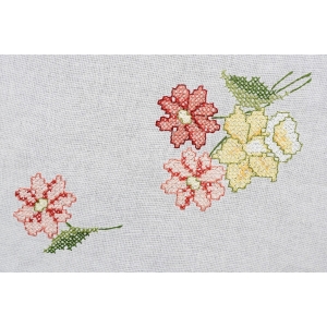 60183 ŚLICZNY OBRUS RĘCZNIE HAFT KRZYŻYKOWY KOLOROWE DUŻE KWIATY 79 X 77 CM (2).JPG