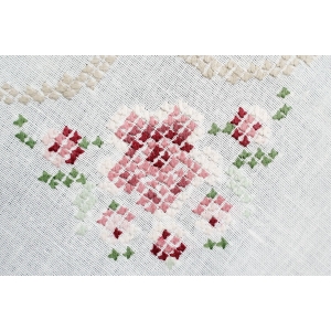 60191 ŚLICZNY OBRUS RĘCZNIE HAFT KRZYŻYKOWY RÓŻOWE KWIATY 77 X 77 CM (3).JPG