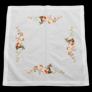 60193 WIELKANOC OBRUS RĘCZNIE HAFT KRZYŻYKOWY ZAJĄCE I KOGUTY 77 X 75 CM (1).jpg