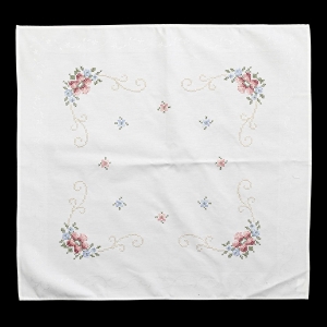 ŁADNIUTKI OBRUS RĘCZNIE HAFT KRZYŻYKOWY RÓŻOWE KWIATY 80 X 79 CM