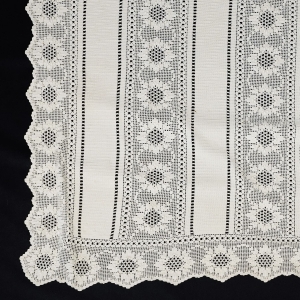 60236 SZYDEŁKO WANILIOWA KAPA OBRUS PIĘKNY WZÓR 190 X 150 CM (1).JPG