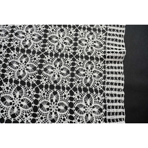 60255 SZYDEŁKO BIAŁY OBRUS SERWETA ŚRODKA STOŁU W RYTMICZNY WZÓR PONAD 90 X 90 CM (2).JPG