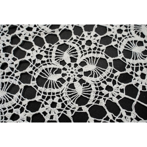 60255 SZYDEŁKO BIAŁY OBRUS SERWETA ŚRODKA STOŁU W RYTMICZNY WZÓR PONAD 90 X 90 CM (3).JPG