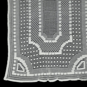 SZYDEŁKO DUŻY BIAŁY OBRUS PROSTY WZÓR 210 X 140 CM