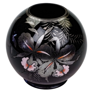 CZARNY WAZON KULA ZREBREM I EMALIĄ MALOWANY IRYSY I MOTYLE