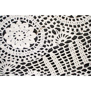 60642 SZYDEŁKO CIEKAWY PROSTOKĄTNY OBRUS ROZETY 146 X 130 CM (3).JPG