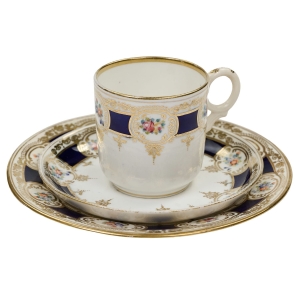 ZABYTKOWA ŚNIADANIÓWKA KWIETNE MEDALIONY