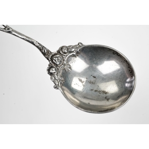 60762 SREBRO PRÓBA 835 ŁYŻECZKA DO ŚMIETANKI Z RÓŻĄ WAGA 20,5 G (3).JPG