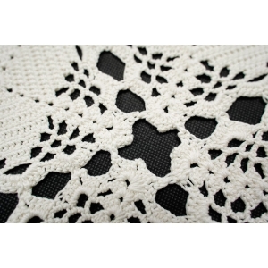 60827 SZEDEŁKO KREMOWY OBRUS RYTMICZNY WZÓR 83 X 80 CM (3).JPG