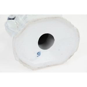 61038 DIKOLENKO FIGURKA PIERROTA Z GITARĄ KOBALTEM MALOWANA (6).JPG