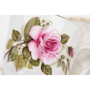 61283 ROYAL GARDEN ŚLICZNA FILIŻANKA ZE SPODKIEM CAŁA W KWIATY (3).jpg