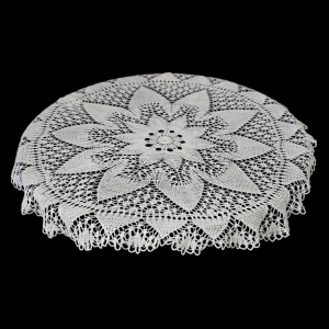 61791 DELIKATNY BIAŁY OBRUS ROBIONY NA DRUTACH ŚR. 80 CM (1).jpg