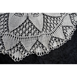 61791 DELIKATNY BIAŁY OBRUS ROBIONY NA DRUTACH ŚR. 80 CM (6).jpg