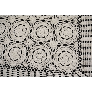 61811 SZYDEŁKO KREMOWY OBRUS W KLASYCZNE ROZETKI 75 X 70 CM (2).jpg