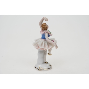 62206 DREZNO DRESDEN FIGURKA TANCERKI BALERINY W KORONKACH KRYNOLINACH (3).jpg