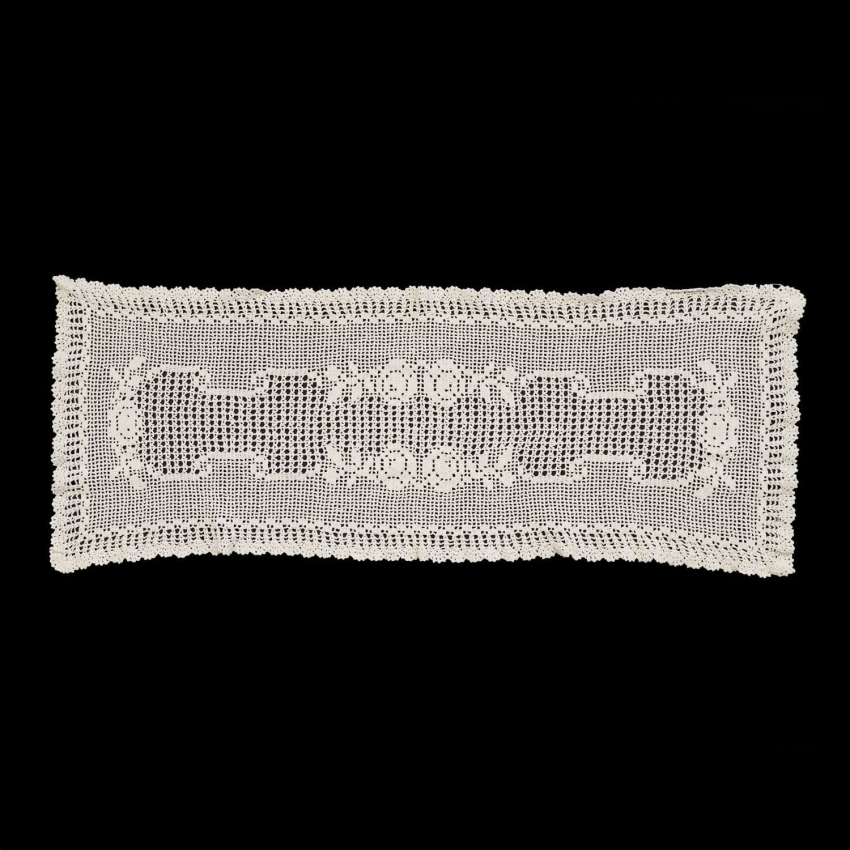 62441 SZYDEŁKO BIAŁY BIEŻNIK LAUFER W KWIATY 78 X 32 CM (1).jpg
