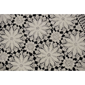 62450 SZYDEŁKO KREMOWY OBRUS W ROZETY 75 X 70 CM (2).jpg