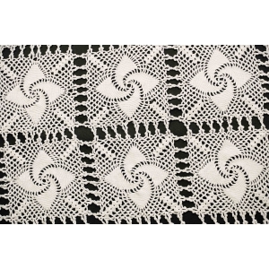 62462 SZYDEŁKO SPORY OBRUS WZÓR W WIRY 140 X 135 cm (2).jpg