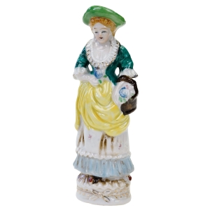 62595 CIEKAWA RĘCZNIE MALOWANA FIGURKA KOBIETY Z KOSZEM KWIATÓW (1).jpg