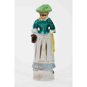 62595 CIEKAWA RĘCZNIE MALOWANA FIGURKA KOBIETY Z KOSZEM KWIATÓW (3).jpg