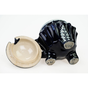 62643 ŚLICZNA KOBALTOWA MUSZTARDNICA NA NÓŻKACH Z LIŚCIASTĄ DEKORACJĄ (5).jpg