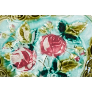 62651 MAJOLIKA STARY TALERZ KWIATY RÓŻ I RELIEFY (3).jpg