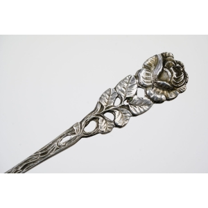 63075 ANTIKO WIDELEC ZAKĄSKOWY Z RÓŻĄ SREBRO PRÓBY 800 WAGA 16,4 G (3).jpg