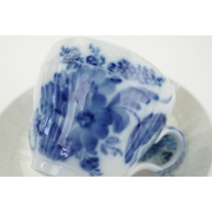 49038 ROYAL COPENHAGEN FILIŻANKA ZE SPODKIEM NIEBIESKIE KWIATY (3).jpg