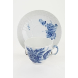 49038 ROYAL COPENHAGEN FILIŻANKA ZE SPODKIEM NIEBIESKIE KWIATY (4).jpg