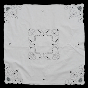 PŁÓTNO W KREMIE HAFT SZNURECZKOWY I AŻURKI ŚLICZNY OBRUS 81,5 X 81,5 CM