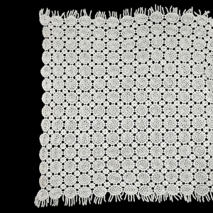 SZYDEŁKO PRZEPIĘKNY KREMOWY OBRUS Z PIKOTKAMI WYJĄTKOWY 190 X 170 CM