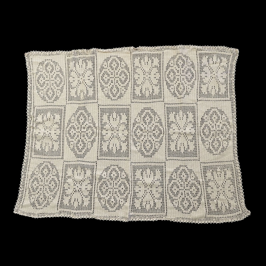 63338 SZYDEŁKO KREMOWO-BEŻOWY OBRUS W KWIATY 120 X 94 CM (1).jpg