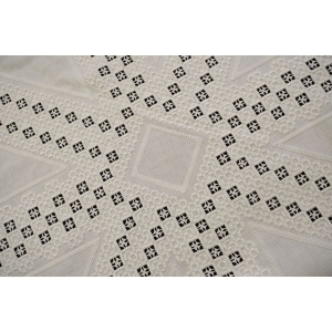 63343 BIAŁY OBRUS Z HAFTEM TYPU HARDANGER 74 x 71 cm (2).jpg