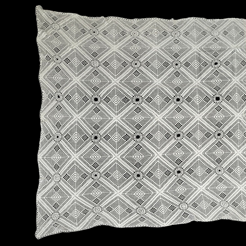 63350 SZYDEŁKO BIAŁY OBRUS KAPA NARZUTA GEOMETRYCZNY WZÓR I AŻURY200 X 170 CM (1).jpg