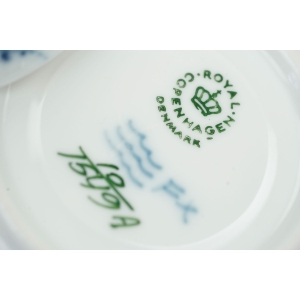 63450 ROYAL COPENHAGEN FILIŻANKA ZE SPODKIEM NIEBIESKIE KWIATY (2).jpg