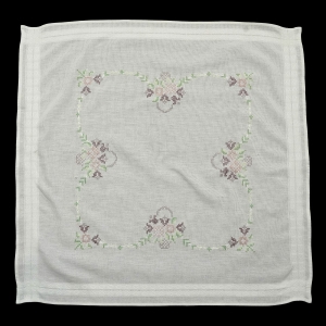 63568 STARY OBRUS RĘCZNY HAFT KRZYŻYKOWY KOSZE KWIATÓW 74 X 70 CM (1).jpg