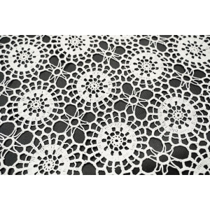63584 SZYDEŁKO ŚLICZNY OBRUS W DROBNE ROZETKI 94 X 84 cm (2).jpg