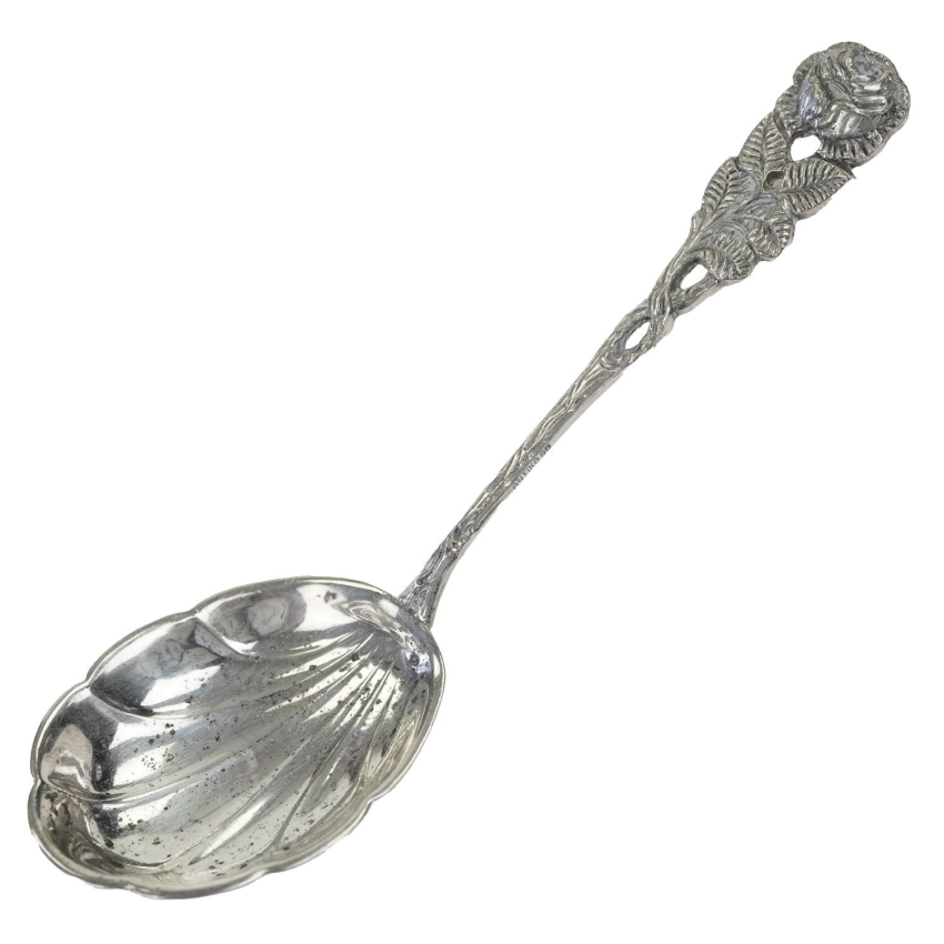 63707 ANTIKO PLATEROWANA SREBREM ŁYŻKA DO ŚMIETANKI Z RÓŻĄ MUSZLA (1).jpg